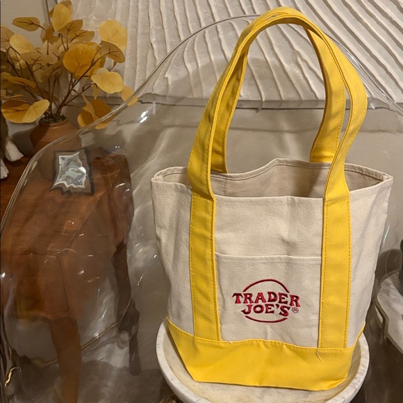 🎄: Yellow Trader Joe’s Mini Tote Bag - Picture 4 of 5